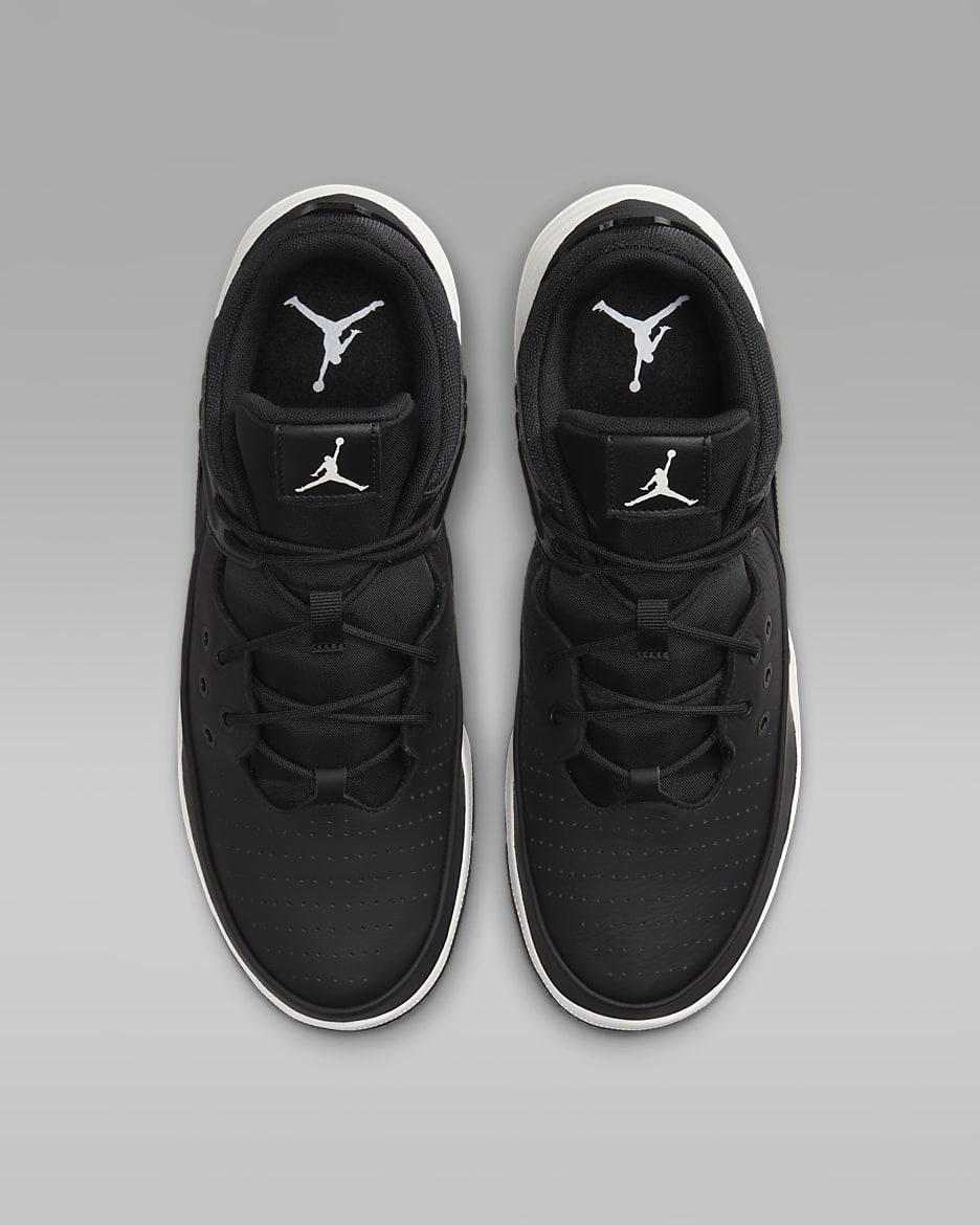 Jordan Max Aura 5 Men s Shoes. Nike IN